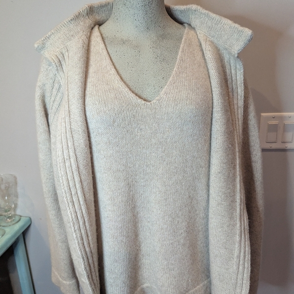 MaxMara V-neck sweater twin set in soft wool, viscose & cashmere Size XL - Picture 3 of 17